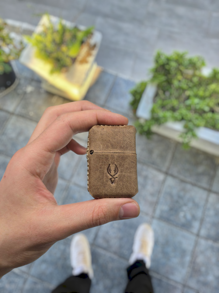 VİSSO Visso 1933 Hakiki Dana Derisi El Yapımı ZİPPO Tarzı Benzinli Çakmak Kılıfı ve Zippo Tarzı Çakmak A. FINDIK CRAYZ
