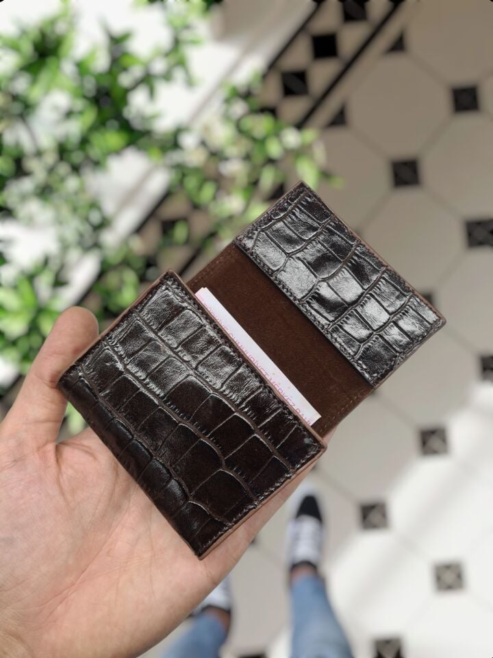 VİSSO 660 HAKİKİ DERİ ÇANTA İSME ÖZEL GÜÇLÜ MIKNATISLI KİLİT AKORDİYON YELPAZE KARTLIK CÜZDAN ERKEK KADIN MODELİ KAHVE Croco + Anahtarlık+ kılıf