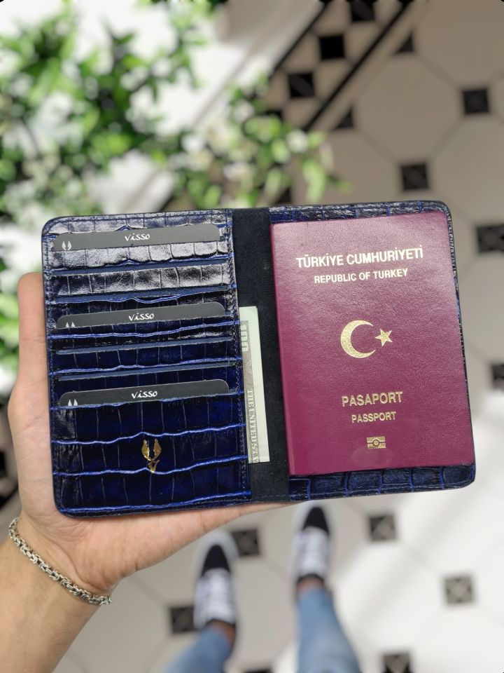 VİSSO 660 HAKİKİ DERİ ÇANTA İSME ÖZEL GÜÇLÜ MIKNATISLI KİLİT AKORDİYON YELPAZE KARTLIK CÜZDAN ERKEK KADIN MODELİ Lacivert Croco + Anahtarlık+ kılıf + Pasaport Kılıf