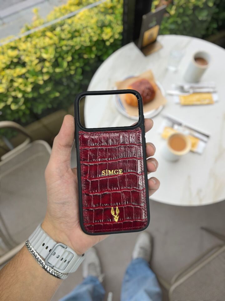 İphone 17 PRO MAX Model Uyumlu BORDO CROCO Hakiki Deri İsme Özel Ücretsiz Kişiselleştirme Seçeneği İle Kadın Erkek Kullanım premium  Tam Uyumlu Silikon Kılıf Ücretsiz Kargo Visso Leather Geçek Orjinal Dana Derisi