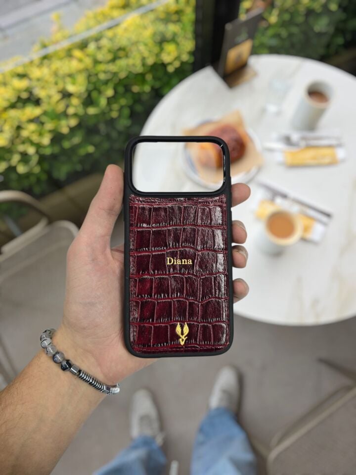 İphone 17 PRO MAX Model Uyumlu BORDO CROCO Hakiki Deri İsme Özel Ücretsiz Kişiselleştirme Seçeneği İle Kadın Erkek Kullanım premium  Tam Uyumlu Silikon Kılıf Ücretsiz Kargo Visso Leather Geçek Orjinal Dana Derisi