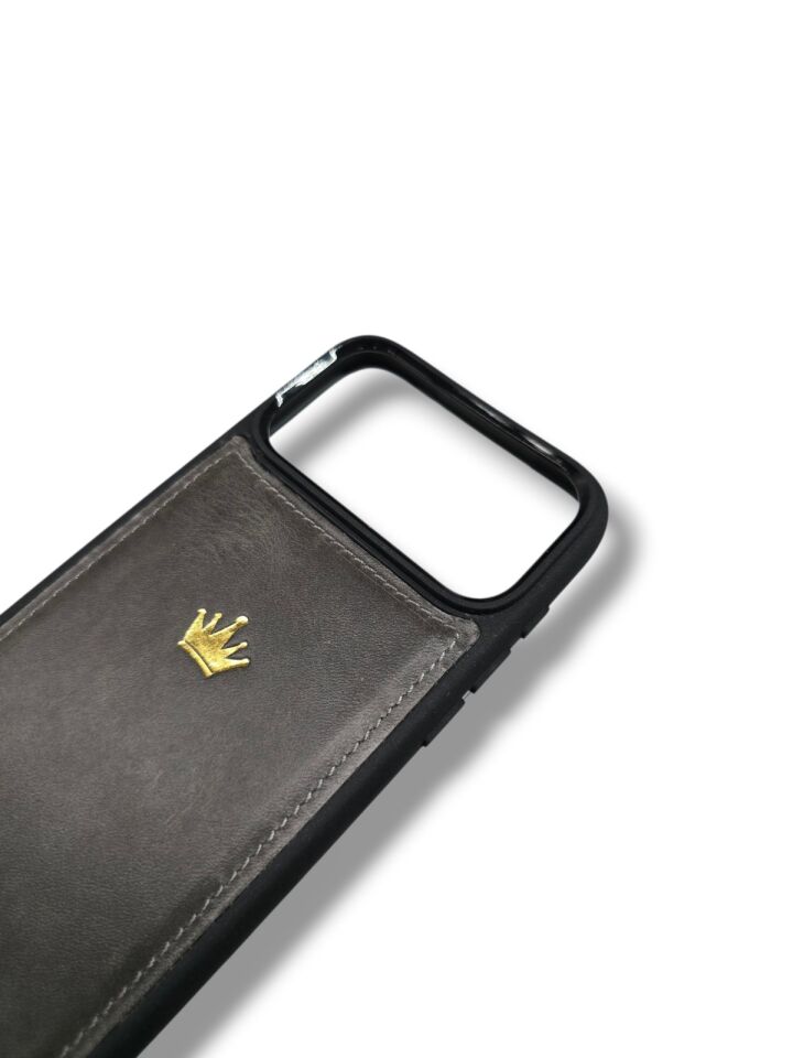 İphone 17 PRO MAX Model Uyumlu GRİ CRAYZ TAÇ LOGO Hakiki Deri İsme Özel Ücretsiz Kişiselleştirme Seçeneği İle Kadın Erkek Kullanım premium  Tam Uyumlu Silikon Kılıf Ücretsiz Kargo Visso Leather Geçek Orjinal Dana Derisi