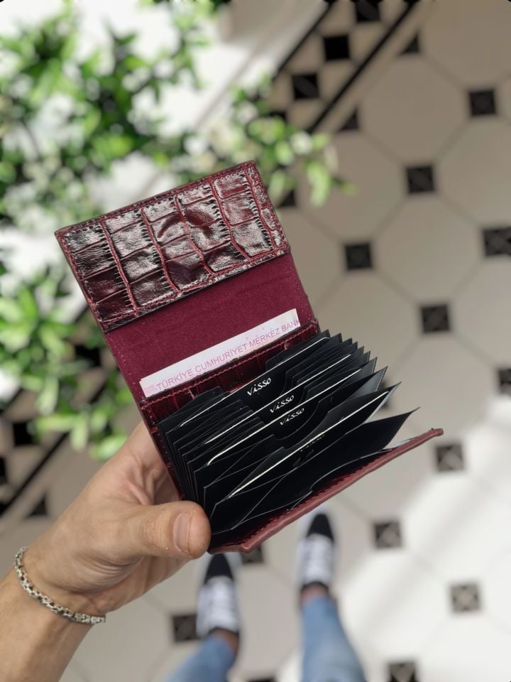 VİSSO 660 HAKİKİ DERİ ÇANTA İSME ÖZEL GÜÇLÜ MIKNATISLI KİLİT AKORDİYON YELPAZE KARTLIK CÜZDAN ERKEK KADIN MODELİ BORDO Croco + Anahtarlık+ kılıf + Pasaport Kılıf