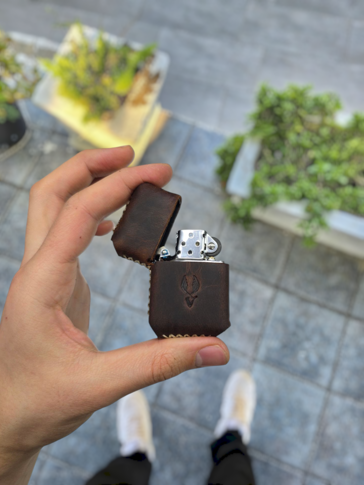 VİSSO Visso 1933 Hakiki Dana Derisi El Yapımı ZİPPO Tarzı Benzinli Çakmak Kılıfı ve Zippo Tarzı Çakmak KAHVE MATRİX   KAMPANYALI