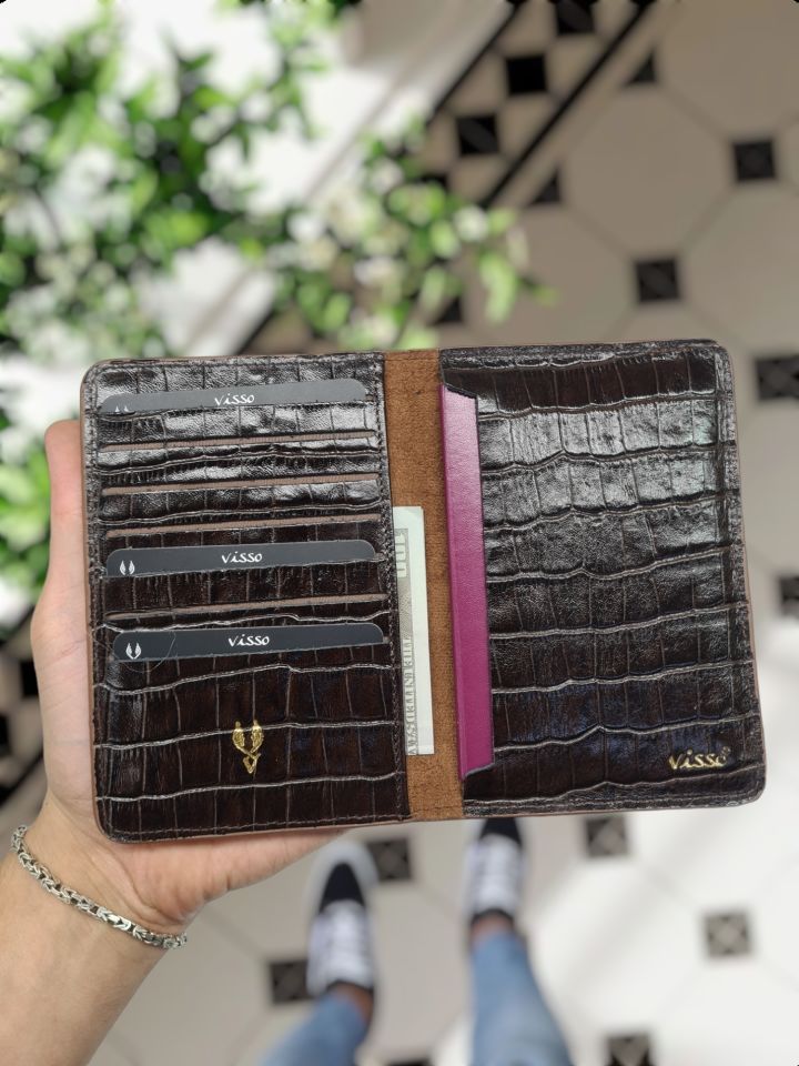 VİSSO 660 HAKİKİ DERİ ÇANTA İSME ÖZEL GÜÇLÜ MIKNATISLI KİLİT AKORDİYON YELPAZE KARTLIK CÜZDAN ERKEK KADIN MODELİ KAHVE Croco + Anahtarlık+ kılıf + Pasaport Kılıf