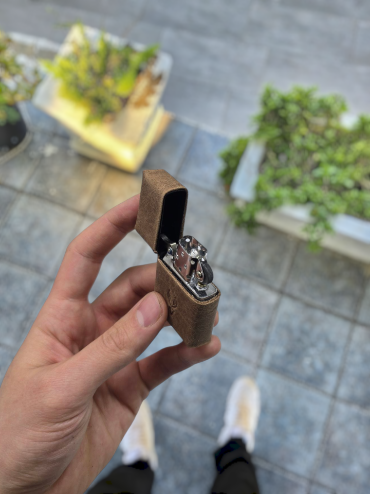 VİSSO Visso 1933 Hakiki Dana Derisi El Yapımı ZİPPO Tarzı Benzinli Çakmak Kılıfı ve Zippo Tarzı Çakmak A. FINDIK CRAYZKAMPANYALI