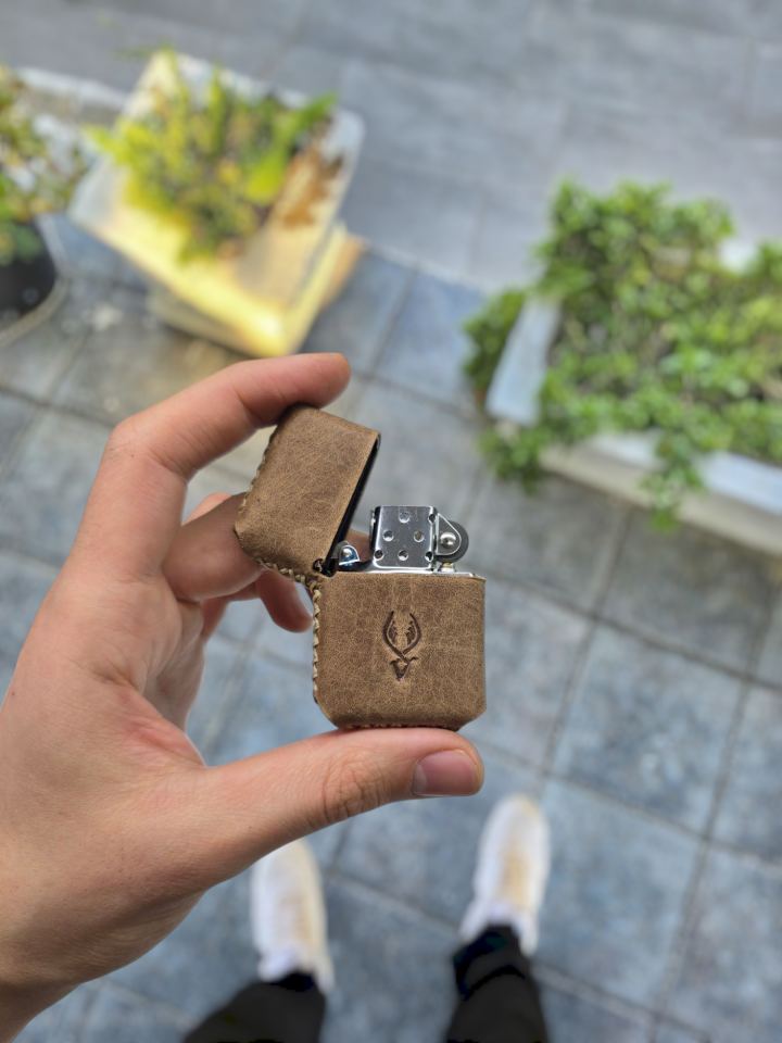 VİSSO Visso 1933 Hakiki Dana Derisi El Yapımı ZİPPO Tarzı Benzinli Çakmak Kılıfı ve Zippo Tarzı Çakmak A. FINDIK CRAYZKAMPANYALI