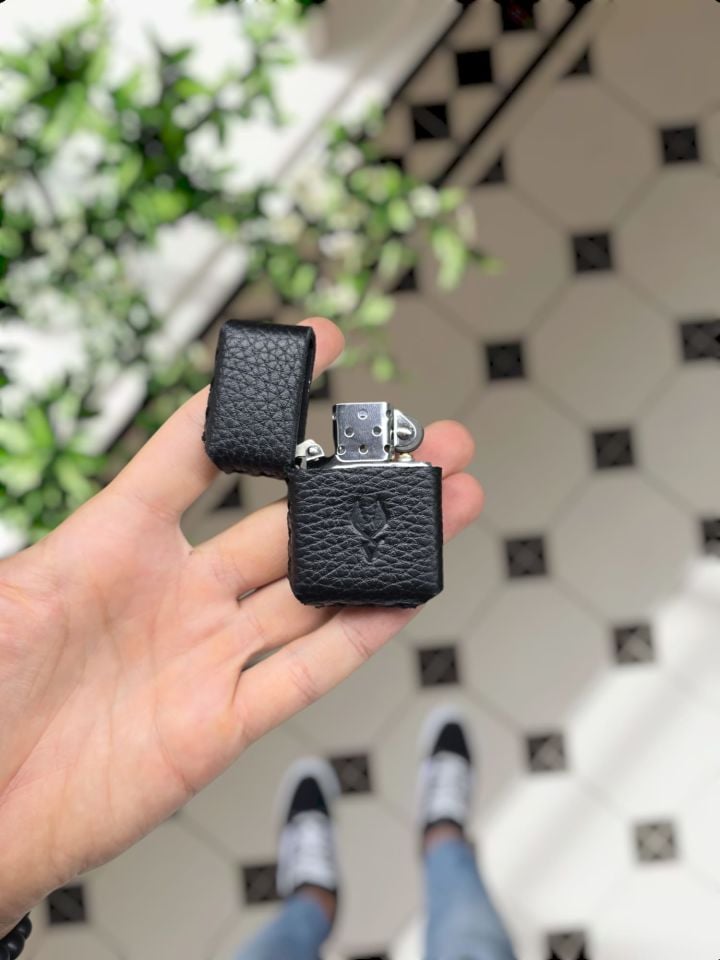 VİSSO Visso 1933 Hakiki Dana Derisi El Yapımı ZİPPO Tarzı Benzinli Çakmak Kılıfı ve Zippo Tarzı Çakmak SİYAH GUTTY