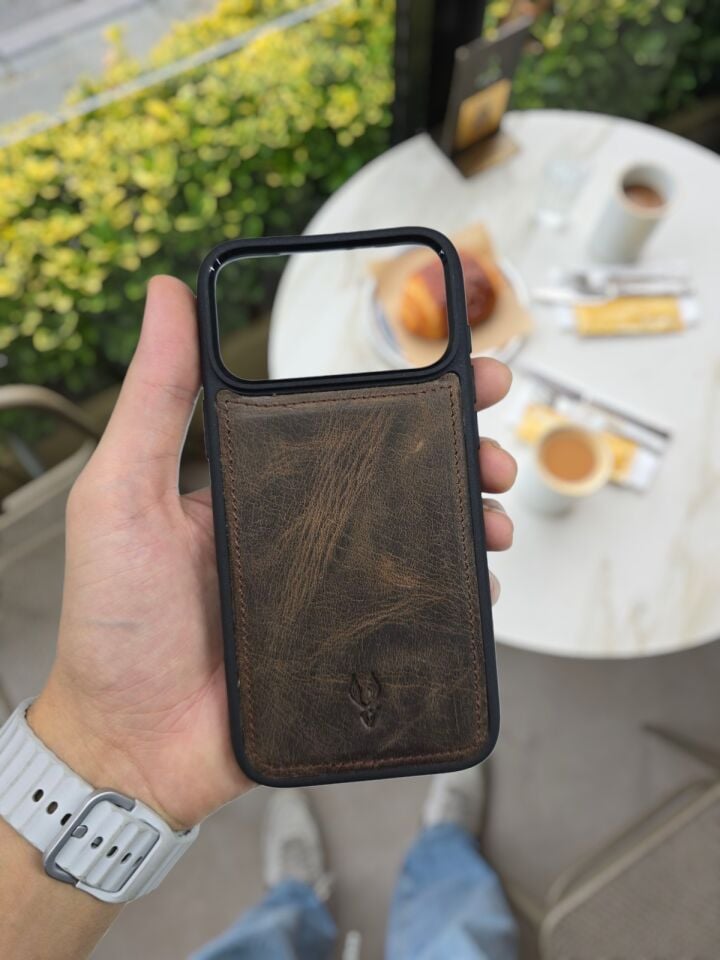 İphone 17 PRO MAX Model Uyumlu KAHVE MATRİX Hakiki Deri İsme Özel Ücretsiz Kişiselleştirme Seçeneği İle Kadın Erkek Kullanım premium  Tam Uyumlu Silikon Kılıf Ücretsiz Kargo Visso Leather Geçek Orjinal Dana Derisi