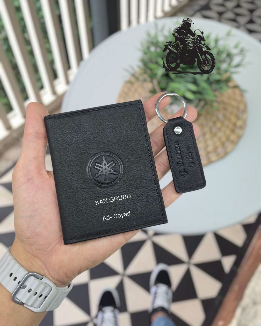 Yamaha MOTOSİKLET Hakiki Deri Ruhsat Kılıfı İsme Özel Çanta Erkek Kadın Unisex Modeli Visso Gerçek Dana Derisi SİYAH Renk + ANAHTARLIK