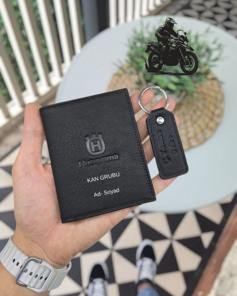 Husqvarna MOTOSİKLET Hakiki Deri Ruhsat Kılıfı İsme Özel Çanta Erkek Kadın Unisex Modeli Visso Gerçek Dana Derisi SİYAH Renk + ANAHTARLIK