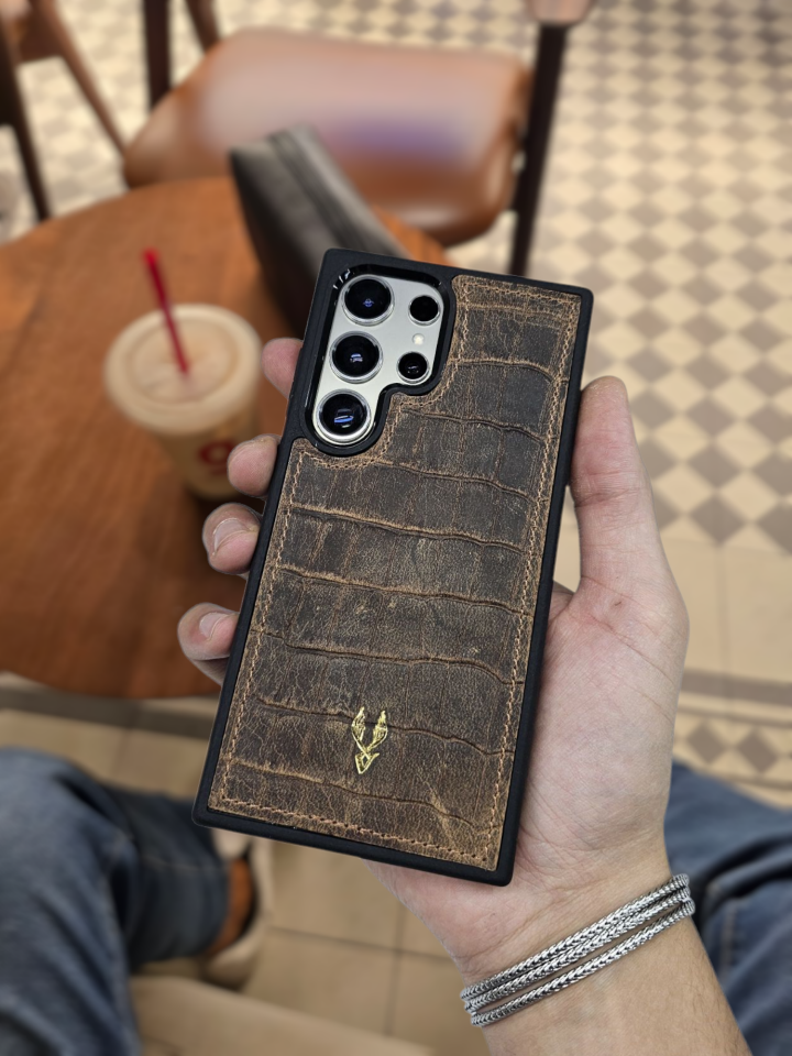 VİSSO Eskitme Kahve Croco Hakiki Deri SAMSUNG GALAXY S24 ULTRA İsim Baskılı Kişiye Özel Deri Telefon Kılıfı KARGO BEDAVA Eskitme Kahve Croco