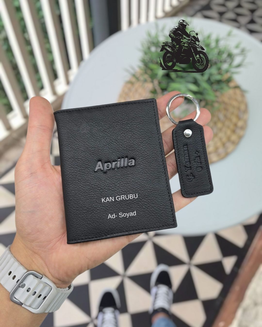 Aprilla MOTOSİKLET Hakiki Deri Ruhsat Kılıfı İsme Özel Çanta Erkek Kadın Unisex Modeli Visso Gerçek Dana Derisi SİYAH Renk + ANAHTARLIK