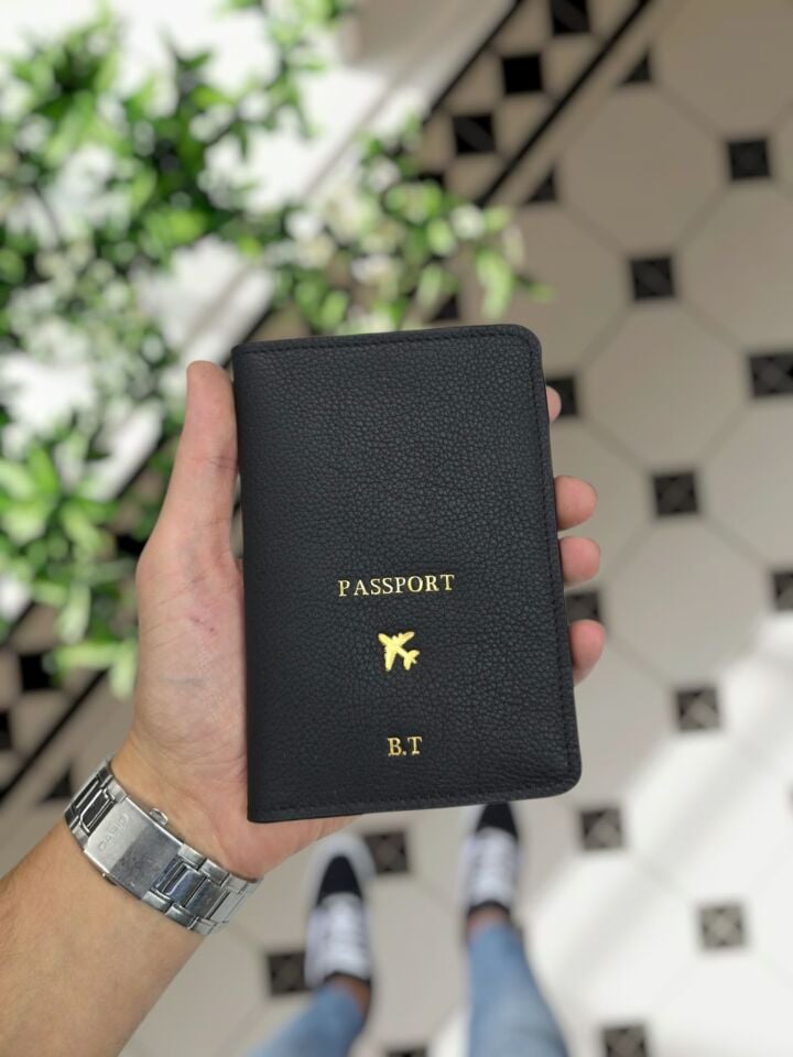 VİSSO 911 HAKİKİ ORJİNAL DERİ ÇANTA  KREDİ KART VE KİMLİK HAZNELİ PASAPORTLUK - DERİ PASAPORT KILIFI Uçak Logo Yaldız Baskılı SİYAH GUTTY