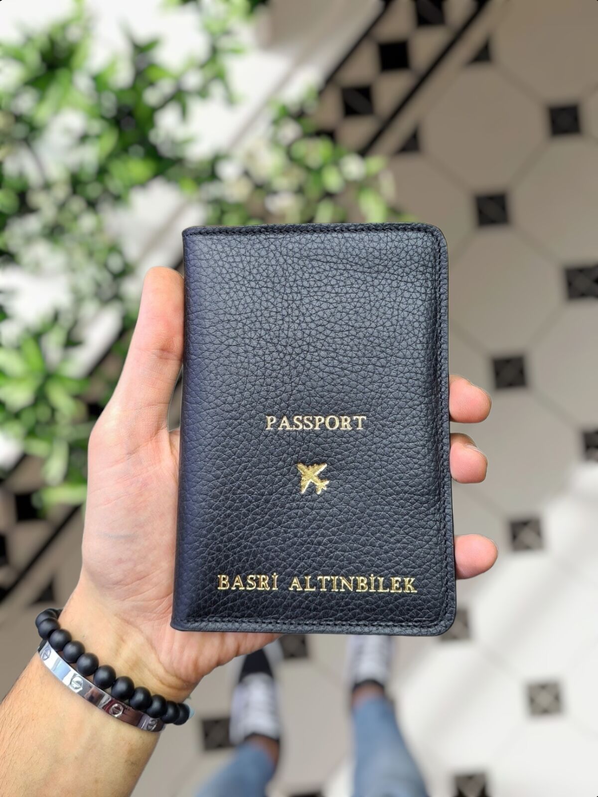 VİSSO 911 HAKİKİ ORJİNAL DERİ ÇANTA  KREDİ KART VE KİMLİK HAZNELİ PASAPORTLUK - DERİ PASAPORT KILIFI Uçak Logo Yaldız Baskılı SİYAH GUTTY