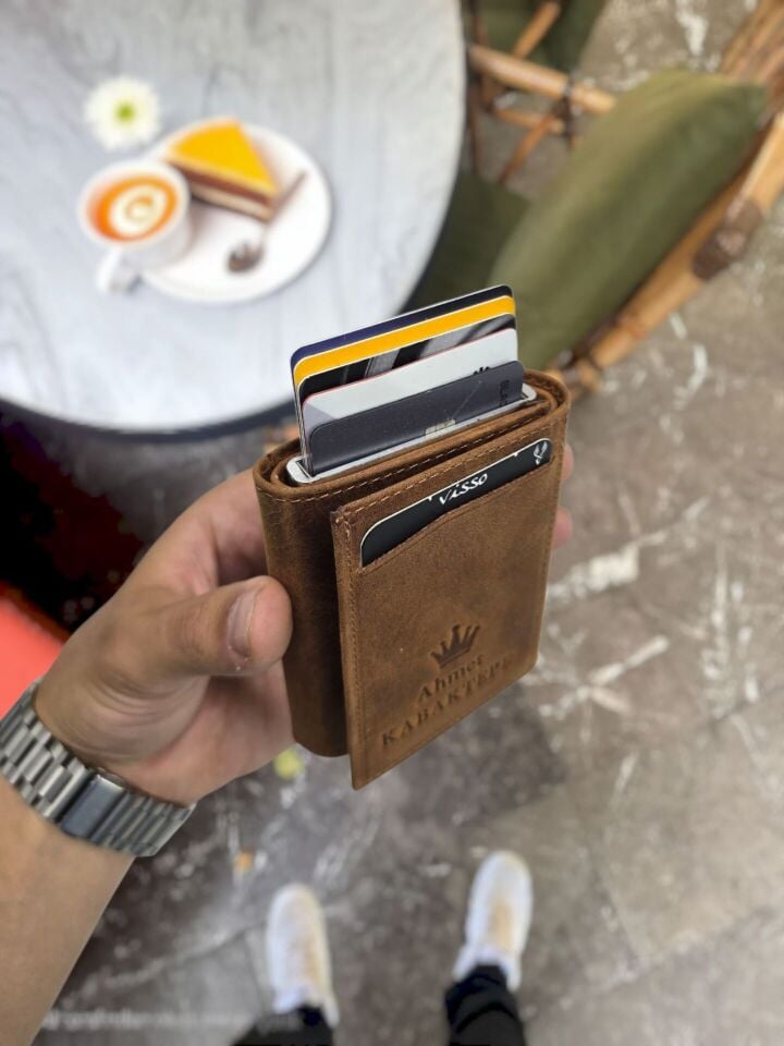 VİSSO 684 Hakiki Deri Kağıt Para Bölmeli Mekanizmalı Kartlık Cüzdan Kişiye Özel Çanta FINDIK MATRİX TAÇ LOGOLU Ve Anahtarlık