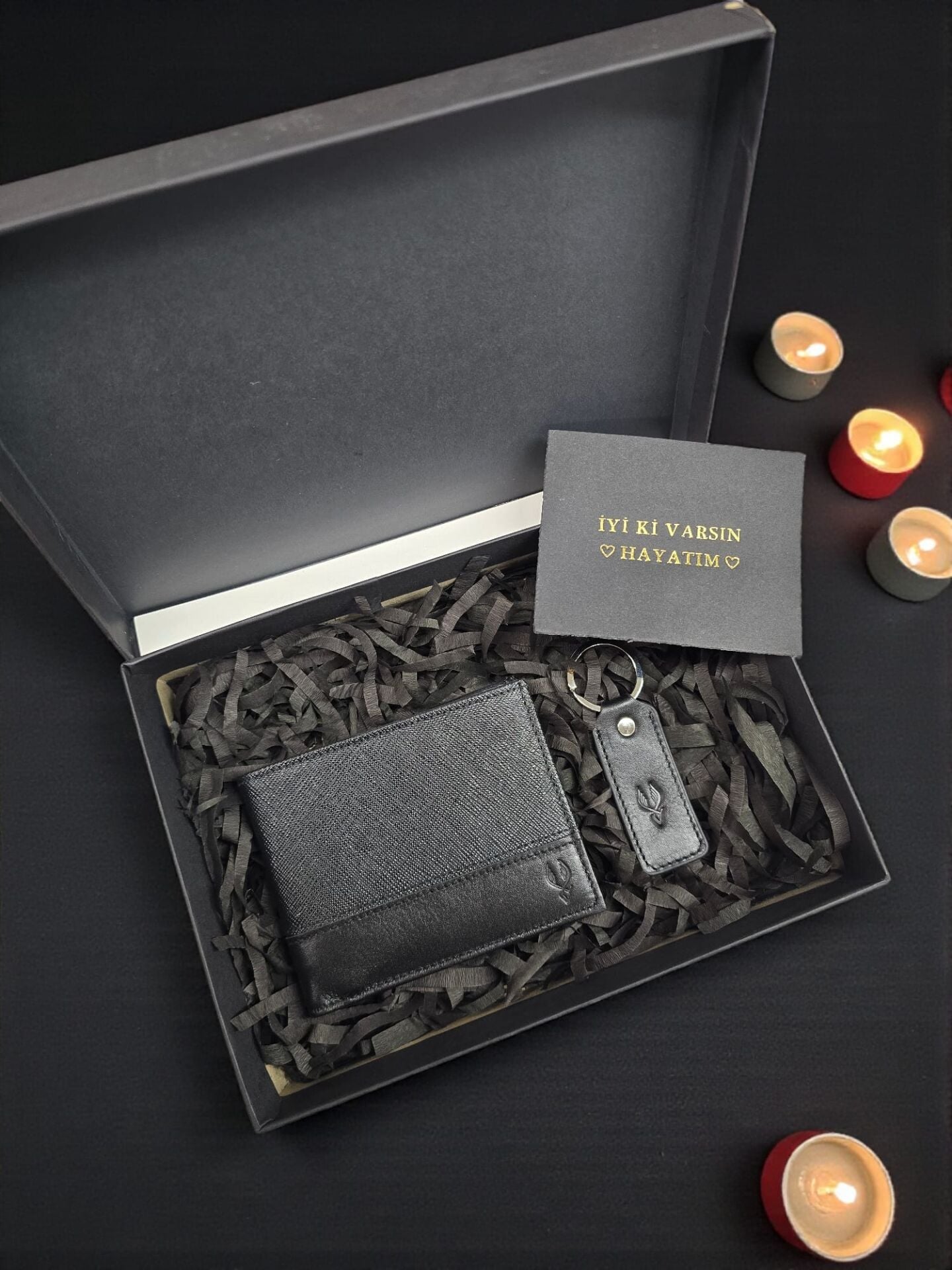 Özel Günler İçin VİSSO 1272 HAKİKİ DERİ ÇANTA İSME ÖZEL SİYAH RENK  HEDİYELİK CÜZDAN + Anahtarlık + Set Kutusu