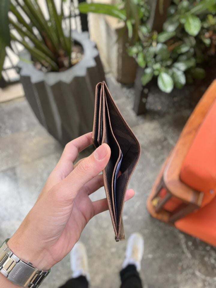 Sevgili VİSSO 114 HAKİKİ DERİ ÇANTA  İSME ÖZEL ÜÇ KİMLİK KART BÖLMELİ  FERMUARLI KADIN ERKEK ÇITIÇITLI CÜZDAN KAHVE MATRİX CÜZDAN + Anahtarlık + Set kutu