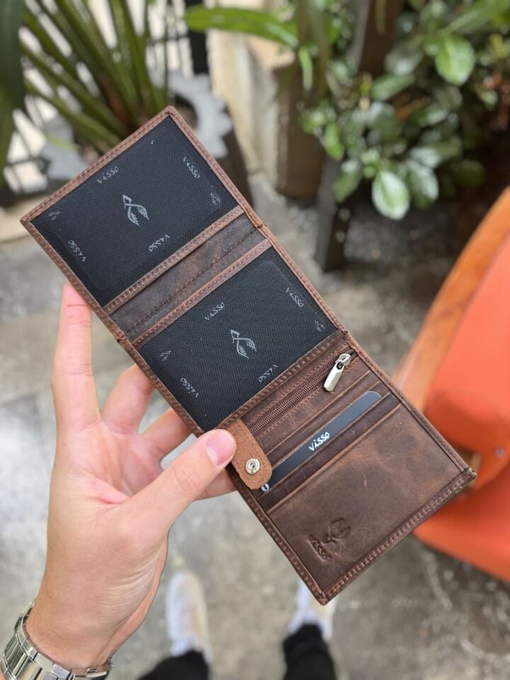 Sevgili VİSSO 114 HAKİKİ DERİ ÇANTA  İSME ÖZEL ÜÇ KİMLİK KART BÖLMELİ  FERMUARLI KADIN ERKEK ÇITIÇITLI CÜZDAN KAHVE MATRİX CÜZDAN + Anahtarlık + Set kutu