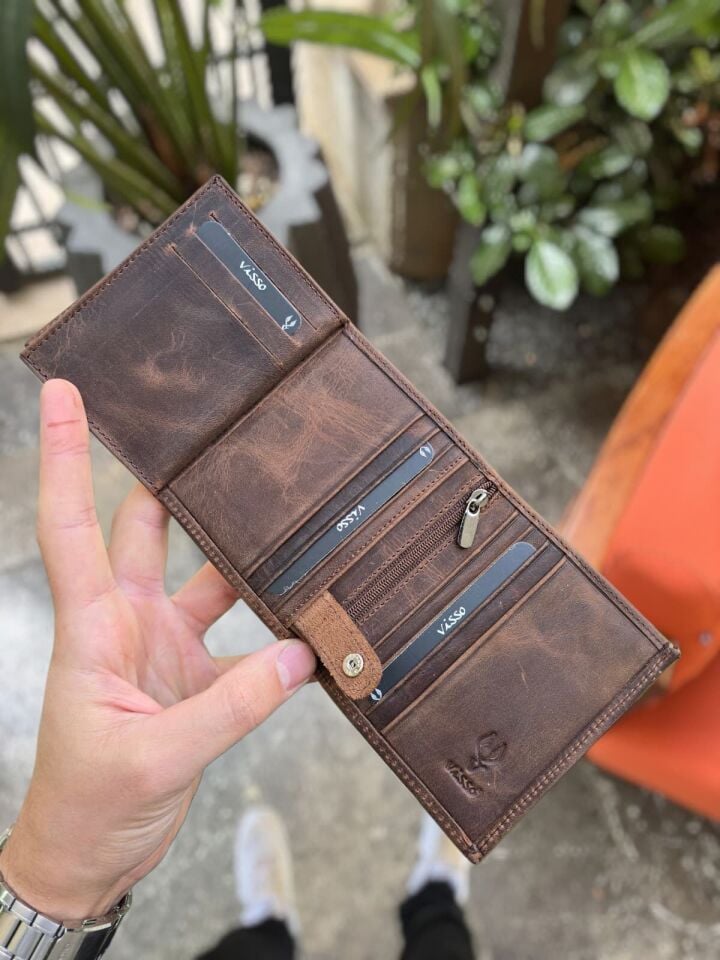 Sevgili VİSSO 114 HAKİKİ DERİ ÇANTA  İSME ÖZEL ÜÇ KİMLİK KART BÖLMELİ  FERMUARLI KADIN ERKEK ÇITIÇITLI CÜZDAN KAHVE MATRİX CÜZDAN + Anahtarlık + Set kutu