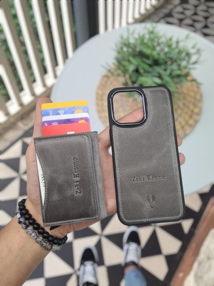 VİSSO 682 HAKİKİ DERİ ÇANTA İSME ÖZEL MEKANİZMALI KARLIK CÜZDAN BAY BAYAN KULLANIM - GRİ CRAYZ + TELEFON KILIF VİSSO GERÇEK DERİ İPHONE SAMSUNG - Apple DERİ TELEFON KILIFI  Kişiye Özel İsim Baskılı Kadın Erkek Unisex Koruyucu Telefon Kılıfı