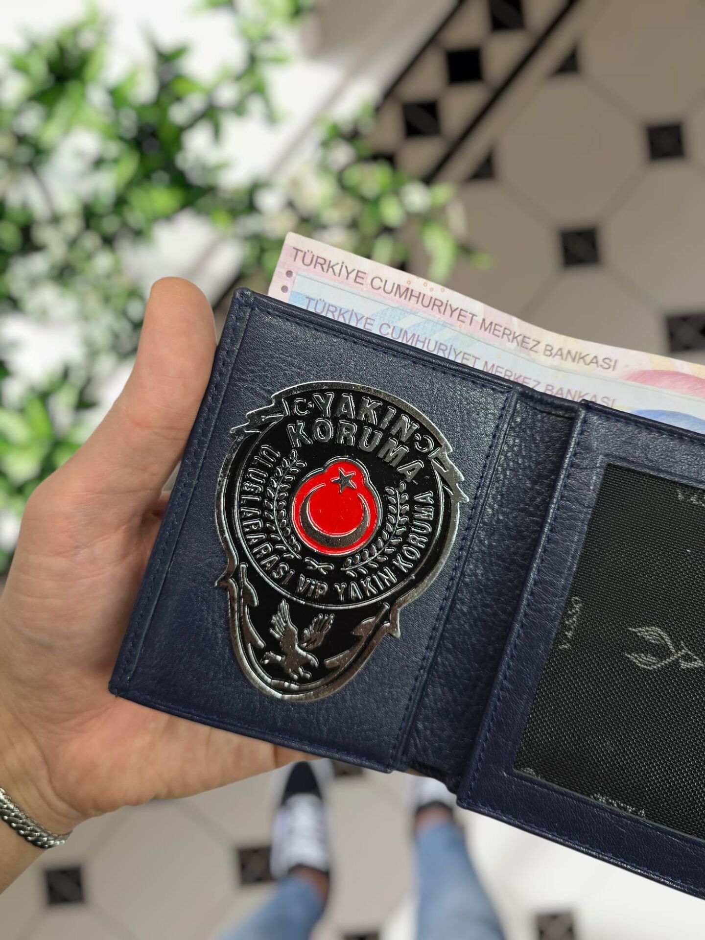 VİSSO 1131 Yakın Koruma HAKİKİ ORJİNAL DERİ ÇANTA  3 ADET KİMLİK KART GÖZLÜ FERMUARLI KADIN ERKEK CÜZDAN  Metal Rozetli LACİVERT