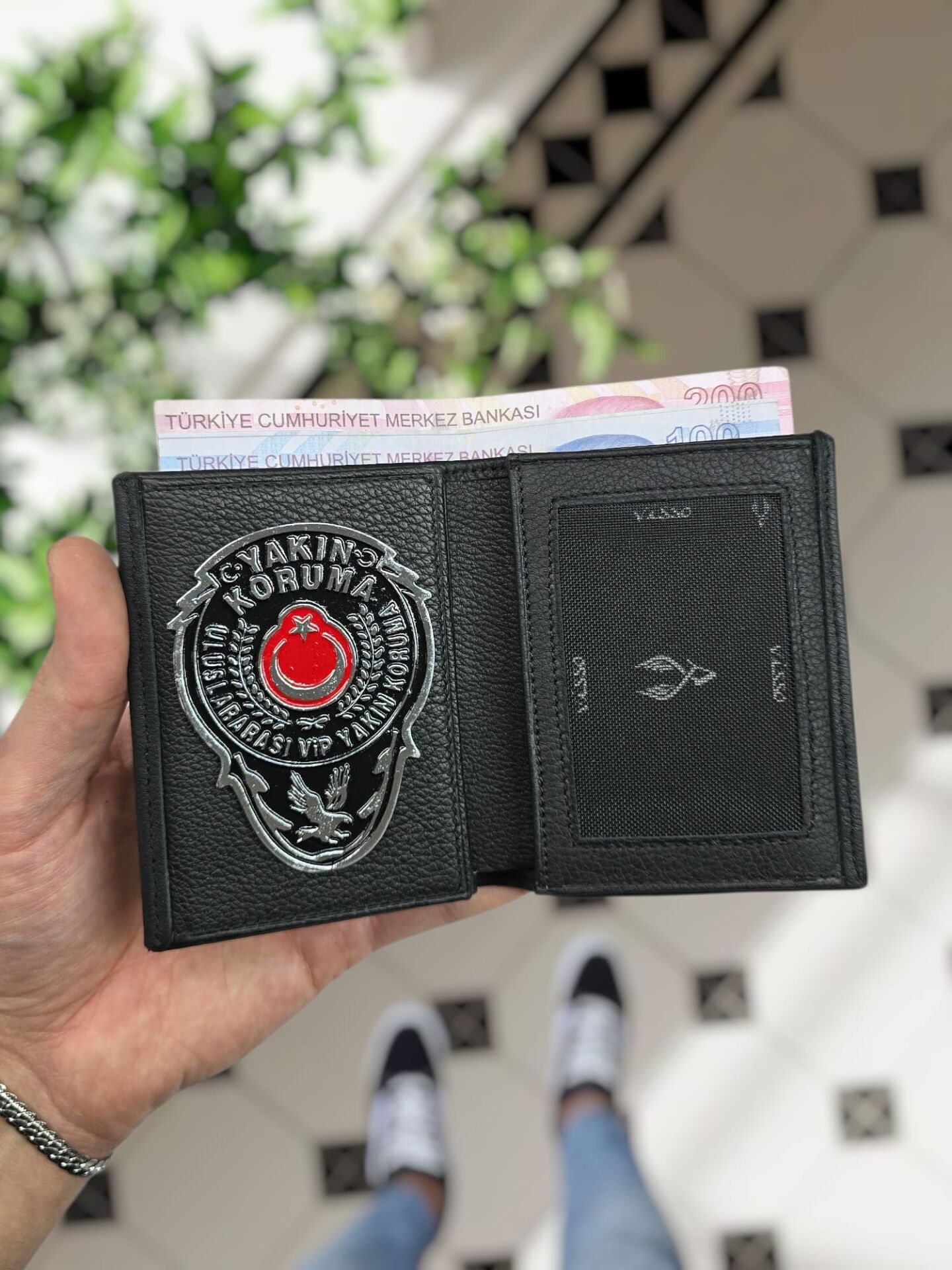 VİSSO 1131 Yakın Koruma HAKİKİ ORJİNAL DERİ ÇANTA SİYAH RENK 3 ADET KİMLİK KART GÖZLÜ FERMUARLI ROZETLİ KADIN ERKEK CÜZDAN Siyah Renk