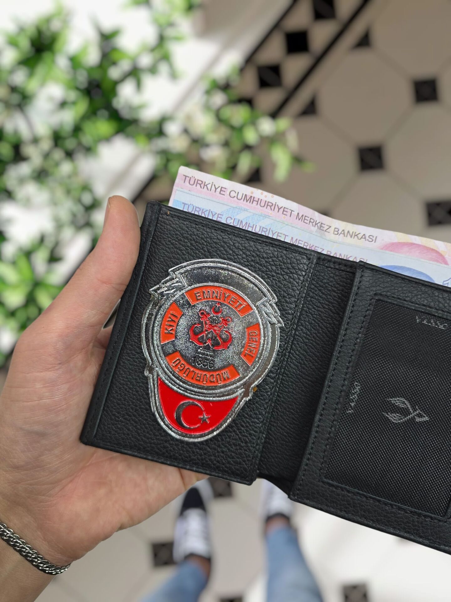 VİSSO 1131 Kıyı Koruma HAKİKİ ORJİNAL DERİ ÇANTA SİYAH RENK 3 ADET KİMLİK KART GÖZLÜ FERMUARLI ROZETLİ KADIN ERKEK CÜZDAN Siyah Renk