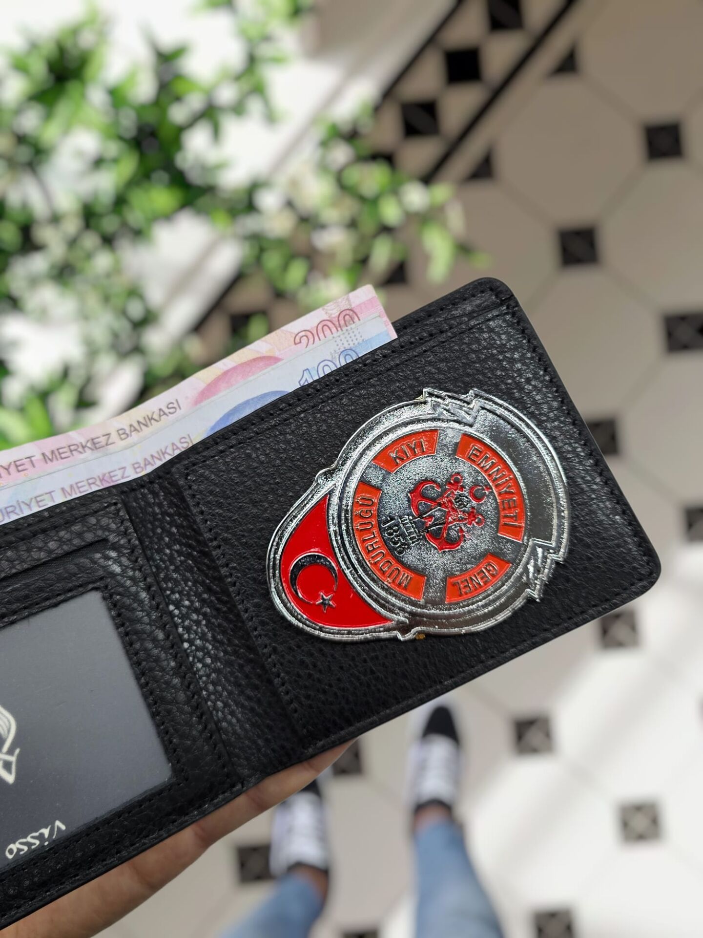 VİSSO 1236 Kıyı Emniyeti HAKİKİ DERİ ÇANTA İSME ÖZEL KAĞIT PARA VE KİMLİK BÖLMELİ ERKEK VE KADIN CÜZDAN Siyah Gutty