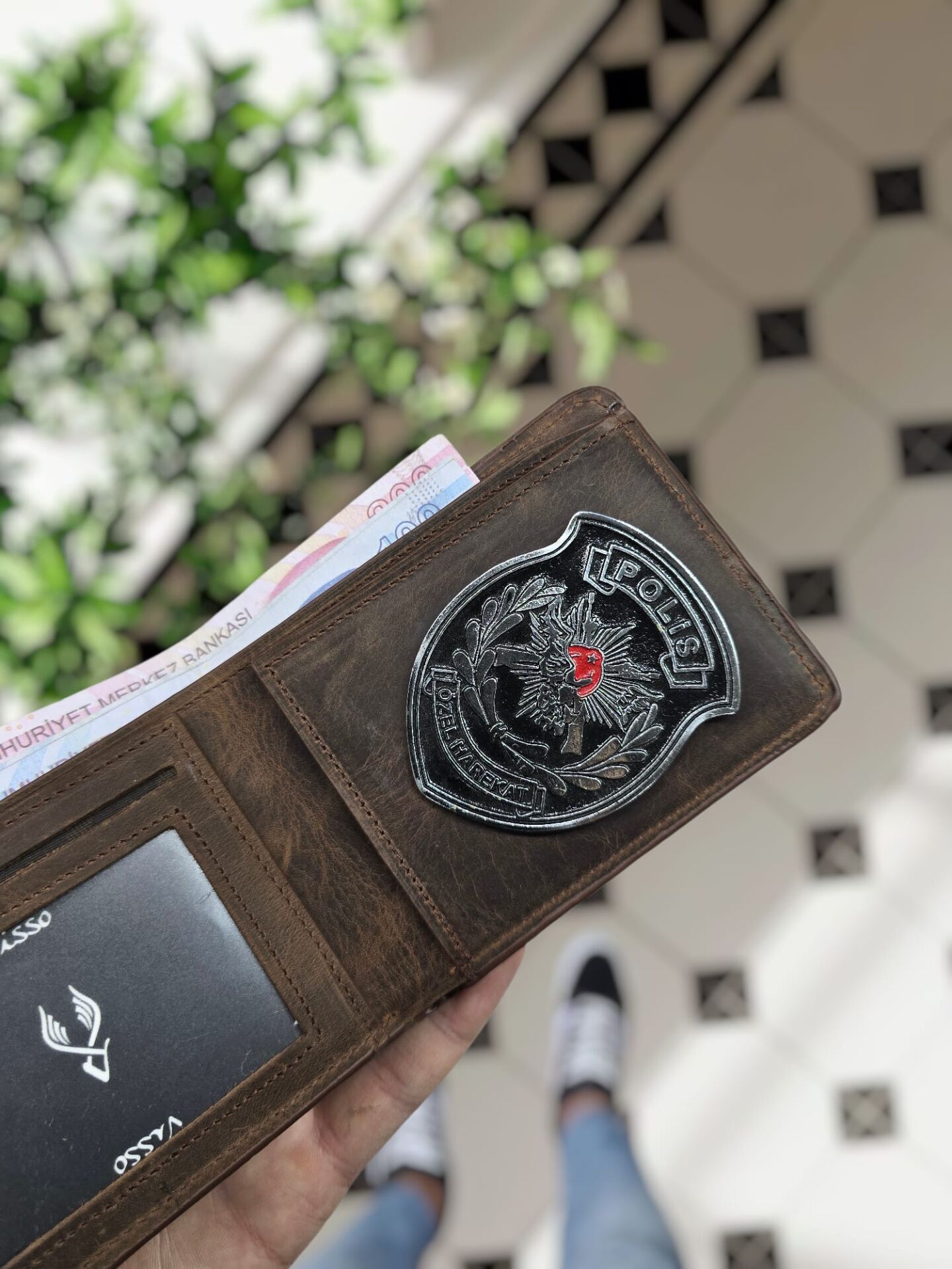 VİSSO 1236  PÖH Rozetli HAKİKİ DERİ ÇANTA İSME ÖZEL KAHVE MATRİX JANDARMA Özel Harekat ROZETLİ KAĞIT PARA VE KİMLİK BÖLMELİ ERKEK VE KADIN CÜZDAN