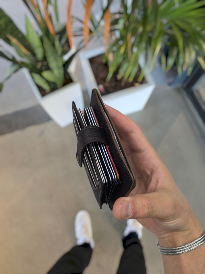 VİSSO 8600  KAHVE GUTTY Hakiki Deri Çıtçıtlı Akordeon Kartlık Akordeon Kimlik Bölmeli Kişiye İsme Özel Bay Bayan Çanta KAHVERENGİ  TANITIM FİYATI