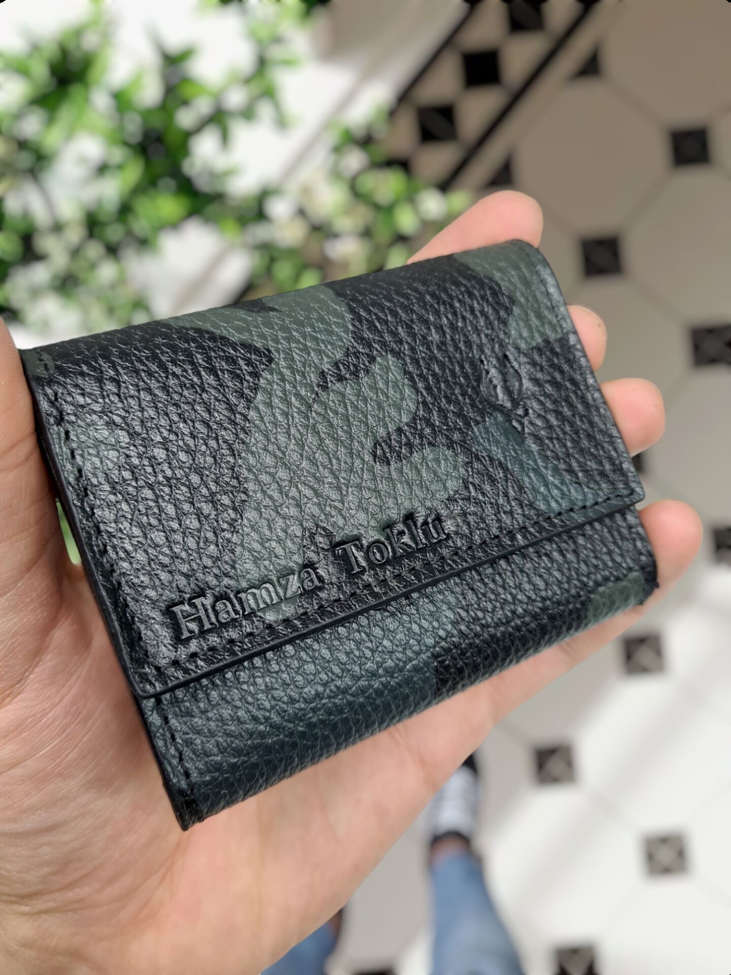 VİSSO 660 YEŞİL SİYAH KAMUFLAJ HAKİKİ DERİ  ÇANTA İSME ÖZEL GÜÇLÜ MIKNATISLI KİLİT AKORDİYON YELPAZE KARTLIK CÜZDAN ERKEK KADIN MODELİ