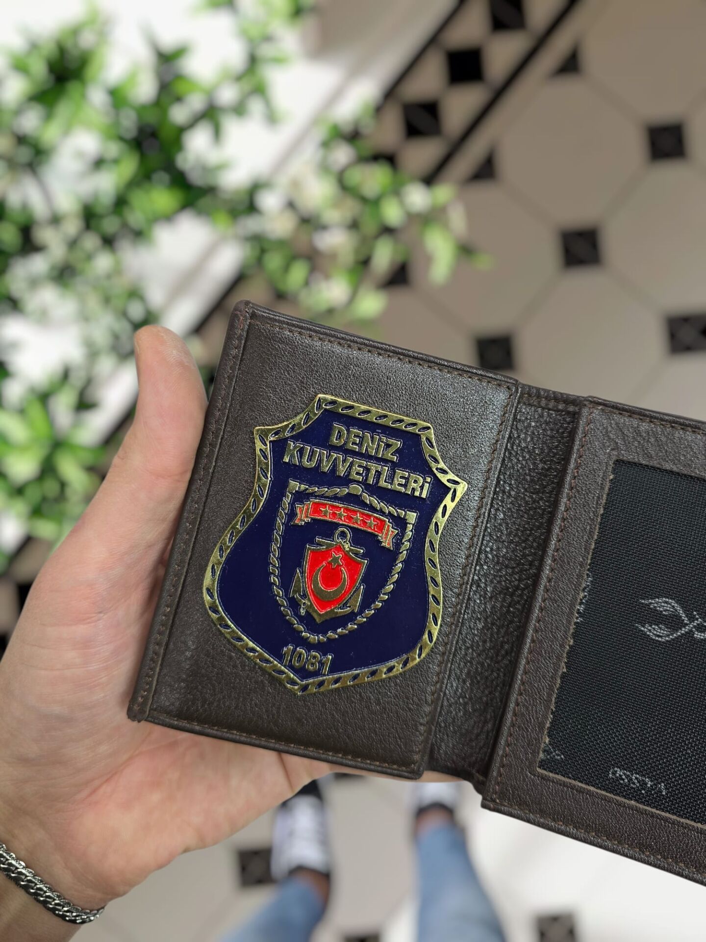 VİSSO 1131 Deniz Kuvvetleri Rozetli HAKİKİ ORJİNAL DERİ ÇANTA  3 ADET KİMLİK KART GÖZLÜ FERMUARLI KADIN ERKEK CÜZDAN DENİZ KUVVETLERİ KOMUTANLIĞI ROZETLİ kahverengi