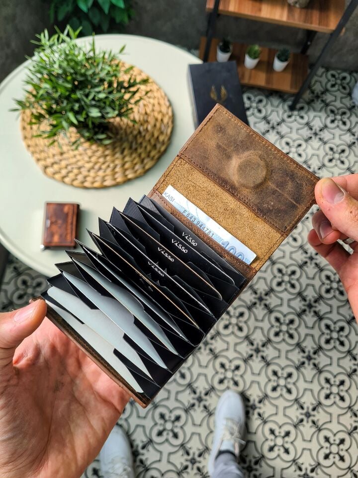 VİSSO 660 Kahve Matrix  HAKİKİ DERİ ÇANTA İSME ÖZEL GÜÇLÜ MIKNATISLI KİLİT AKORDİYON YELPAZE KARTLIK CÜZDAN ERKEK KADIN MODELİ