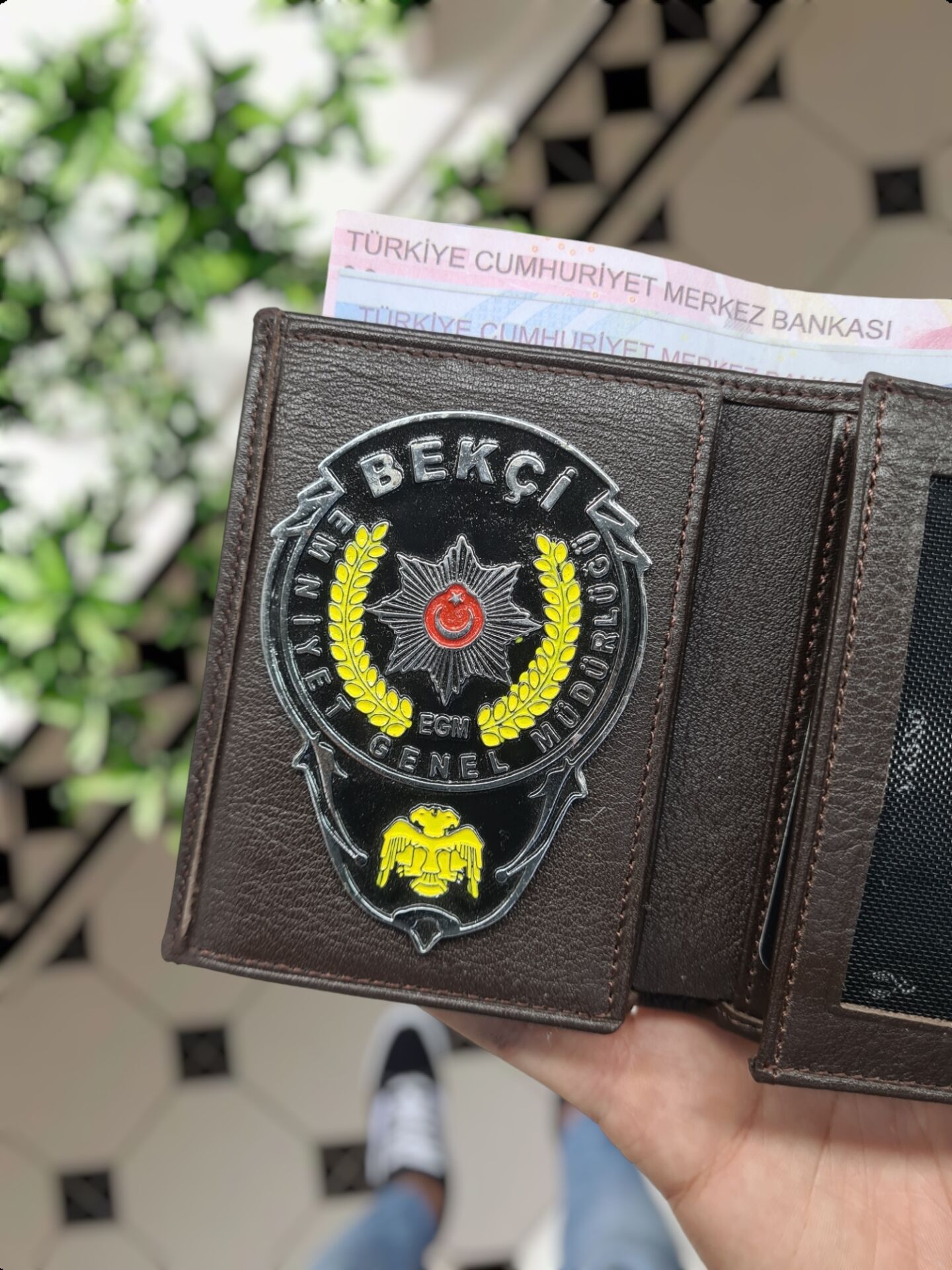 VİSSO 1131 Bekçi Rozetli HAKİKİ ORJİNAL DERİ ÇANTA  3 ADET KİMLİK KART GÖZLÜ KADIN ERKEK CÜZDAN Bekçi ROZETLİ kahverengi