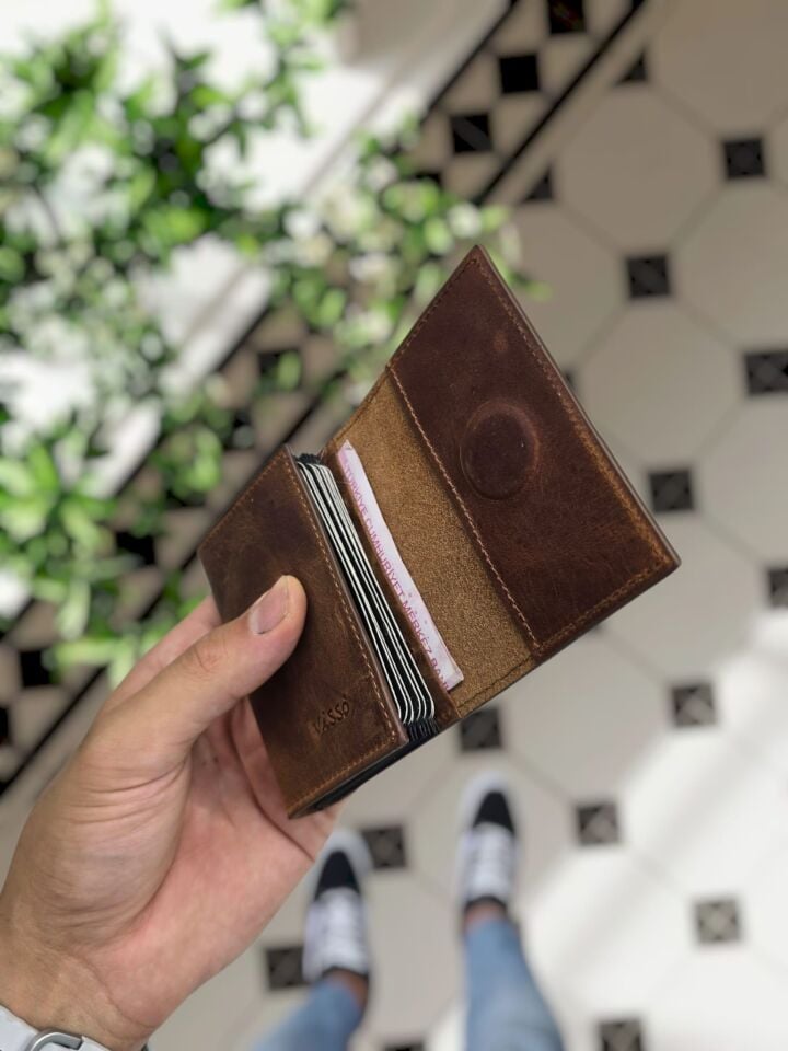 VİSSO 660 FINDIK MATRİX HAKİKİ DERİ ÇANTA  İSME ÖZEL GÜÇLÜ MIKNATISLI KİLİT AKORDİYON YELPAZE KARTLIK CÜZDAN ERKEK KADIN MODELİ