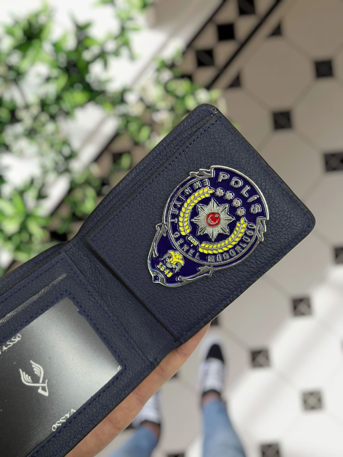 VİSSO 1236 LACİVERT DERİ Polis Rozetli HAKİKİ DERİ CÜZDAN İSME ÖZEL POLİS ROZETLİ KAĞIT PARA VE KİMLİK BÖLMELİ ERKEK VE KADIN CÜZDAN LACİVERT GUTTY
