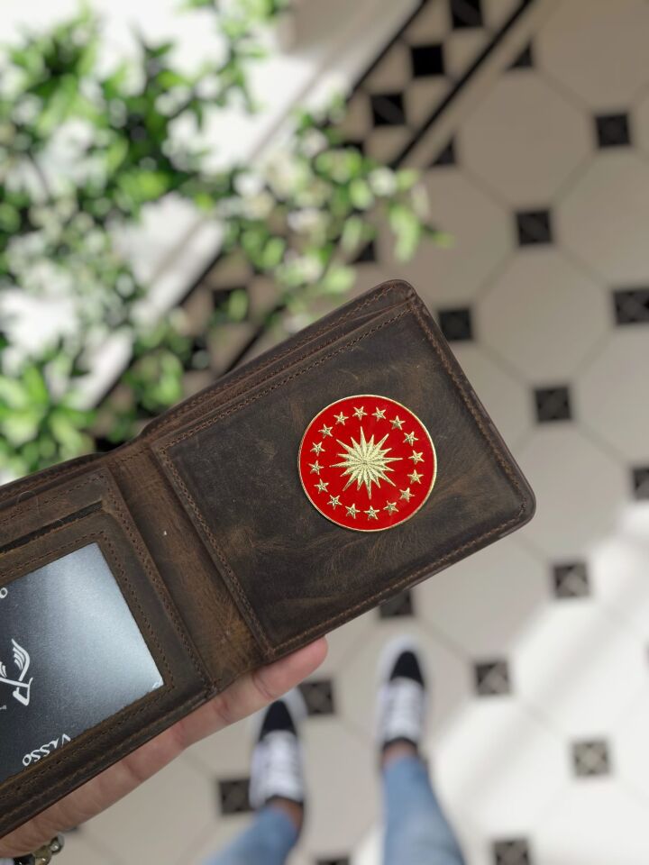 VİSSO 1236 Cumhurbaşkanlığı Rozetli HAKİKİ DERİ ÇANTA İSME ÖZEL KAĞIT PARA VE KİMLİK BÖLMELİ ERKEK VE KADIN CÜZDAN Kahverengi Deri