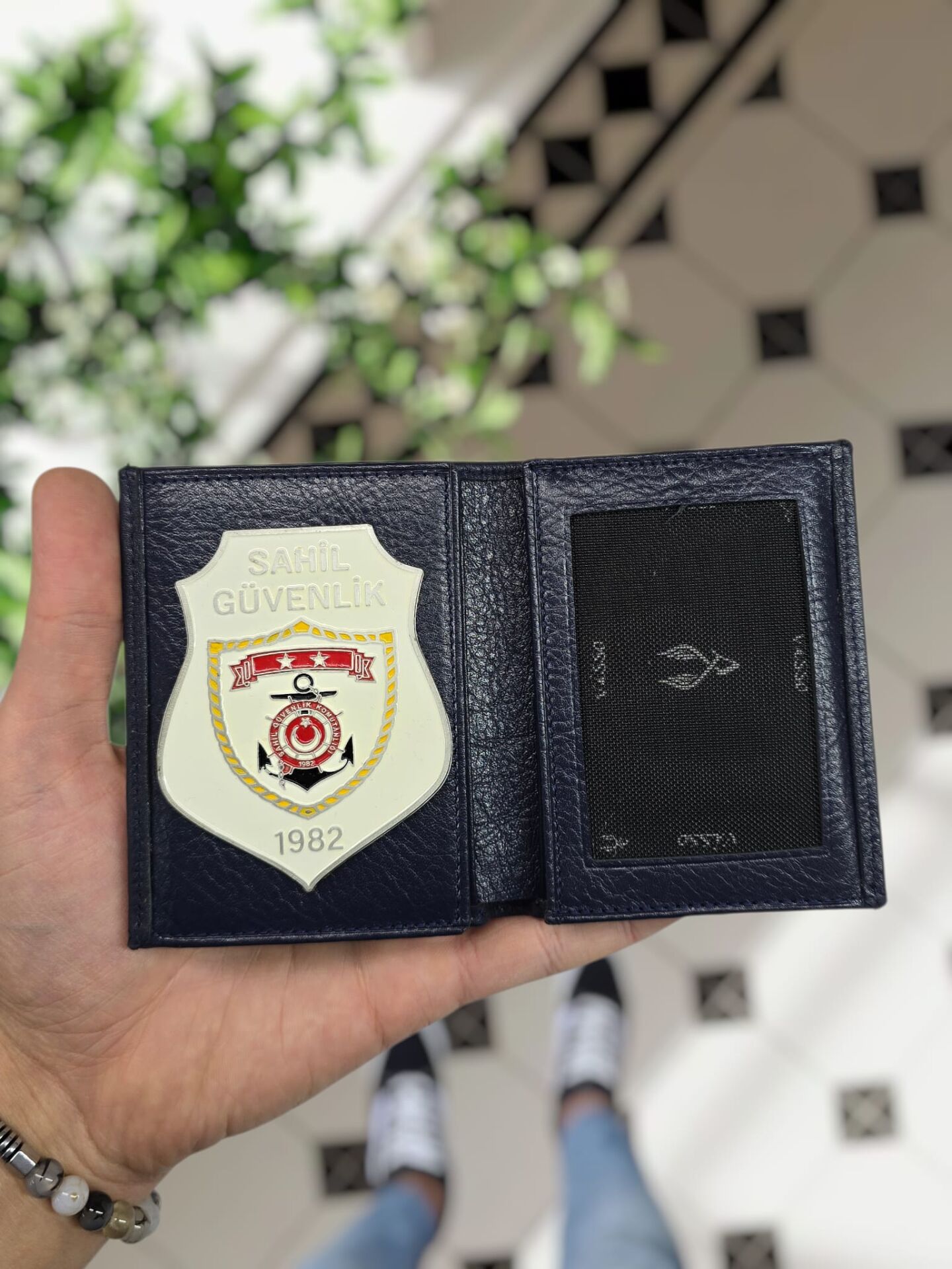 VİSSO 1131 Sahil Güvenlik Rozetli HAKİKİ ORJİNAL DERİ ÇANTA  3 ADET KİMLİK KART GÖZLÜ FERMUARLI KADIN ERKEK CÜZDAN  Metal Rozetli Lacivert Gutty