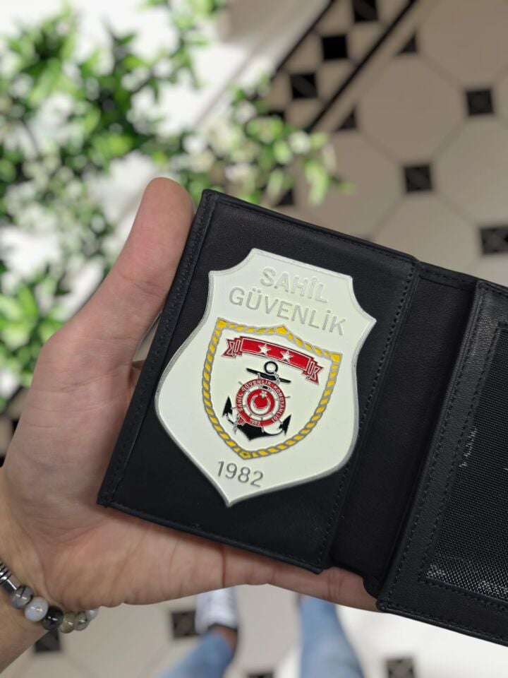 VİSSO 1131 Sahil Güvenlik Rozetli HAKİKİ ORJİNAL DERİ ÇANTA SİYAH RENK 3 ADET KİMLİK KART GÖZLÜ FERMUARLI ROZETLİ KADIN ERKEK CÜZDAN Siyah Renk  Deri