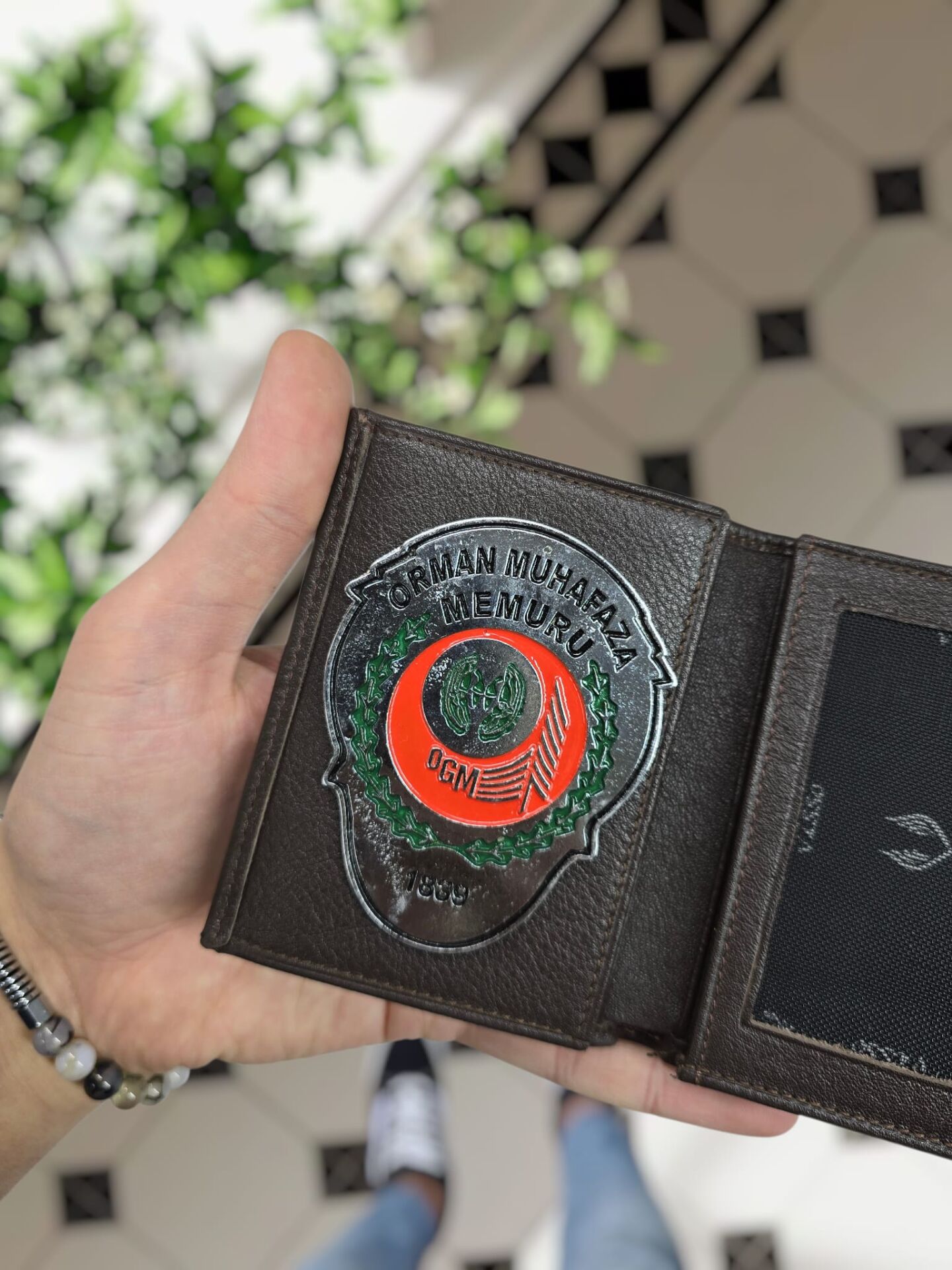 VİSSO 1131 ORMAN BAKNLIĞI Rozetli HAKİKİ ORJİNAL DERİ ÇANTA  3 ADET KİMLİK KART GÖZLÜ FERMUARLI KADIN ERKEK CÜZDAN METAL ROZETLİ Kahverengi