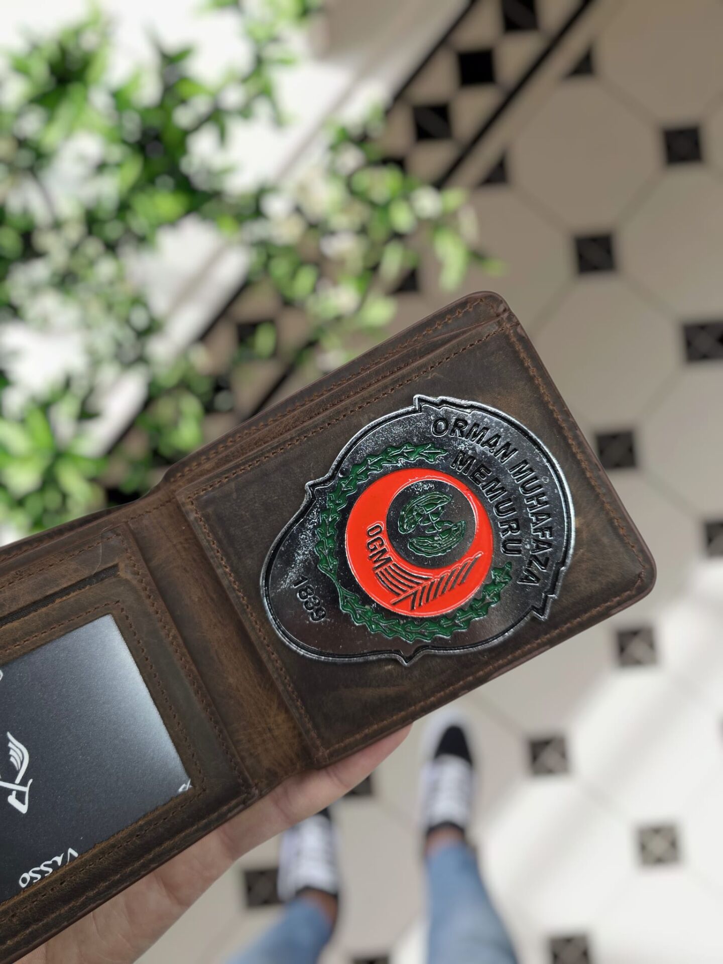 VİSSO 1236 ORMAN BAKANLIĞI Rozetli HAKİKİ DERİ ÇANTA İSME ÖZEL KAĞIT PARA VE KİMLİK BÖLMELİ ERKEK VE KADIN CÜZDAN Kahverengi Deri