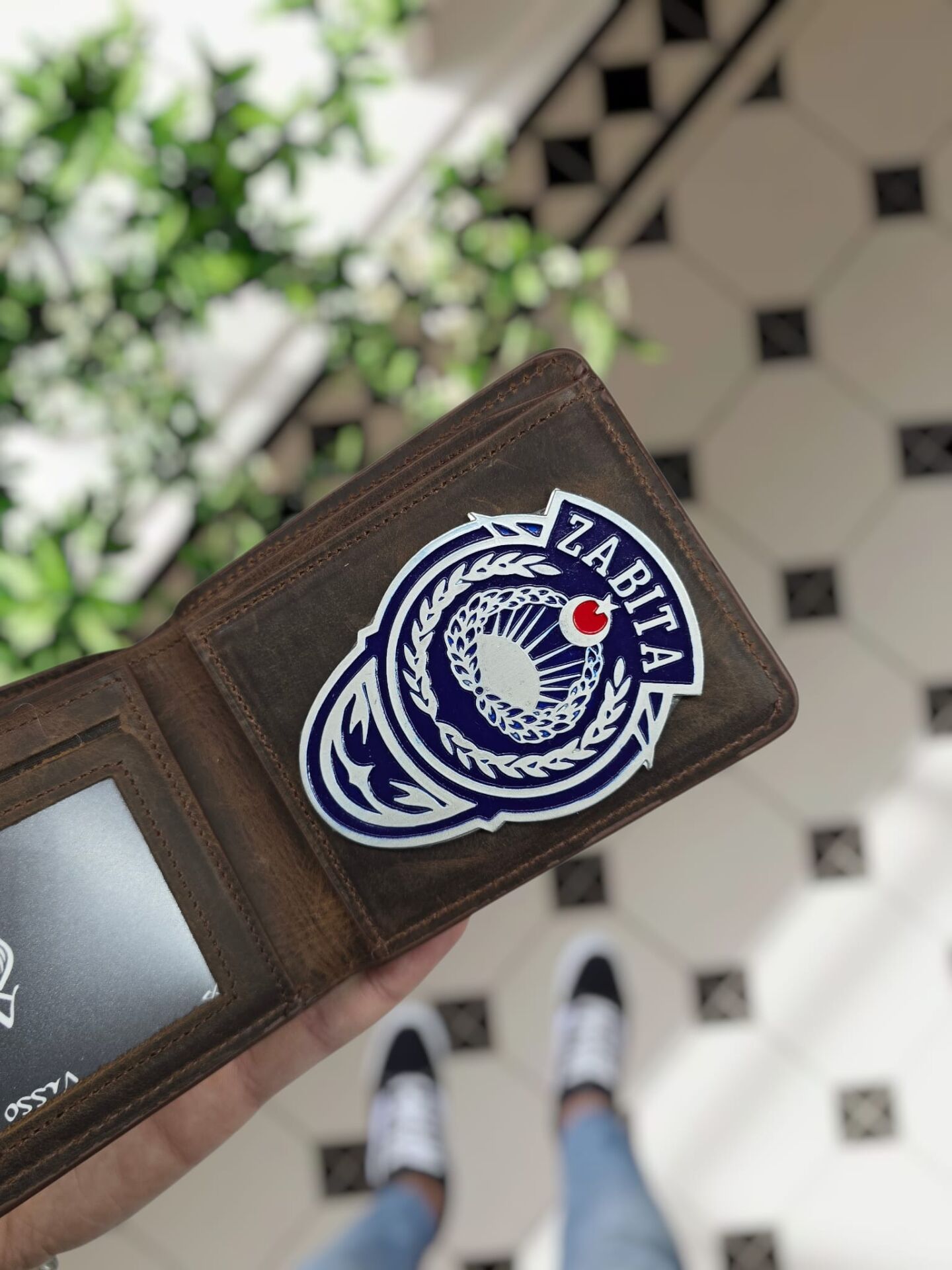 VİSSO 1236 ZABITA Rozetli HAKİKİ DERİ ÇANTA İSME ÖZEL KAĞIT PARA VE KİMLİK BÖLMELİ ERKEK VE KADIN CÜZDAN Kahverengi Deri