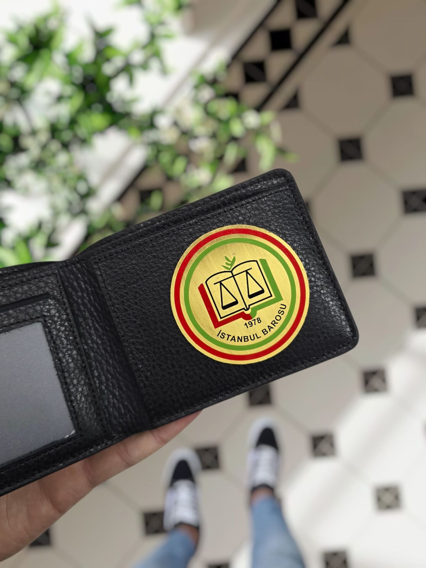 VİSSO 1236 İSTANBUL BAROSU Rozetli HAKİKİ DERİ ÇANTA İSME ÖZEL KAĞIT PARA VE KİMLİK BÖLMELİ ERKEK VE KADIN CÜZDAN Siyah Renk Deri