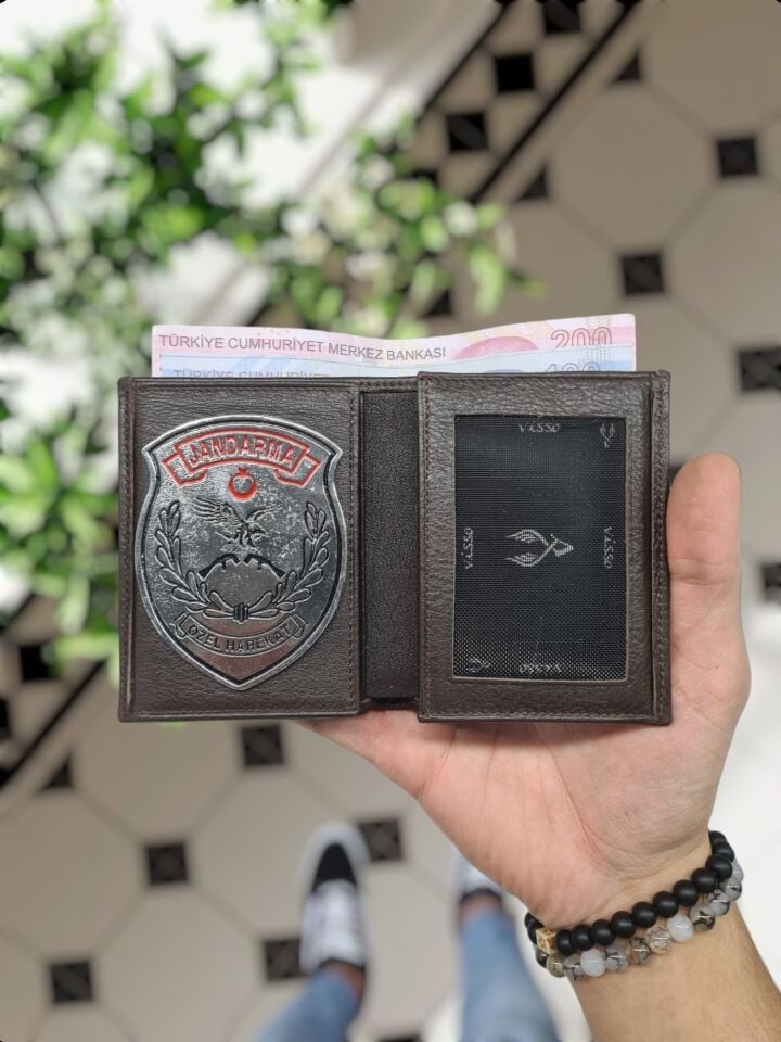 VİSSO 1131 JÖH Rozetli HAKİKİ ORJİNAL DERİ ÇANTA  3 ADET KİMLİK KART GÖZLÜ KADIN ERKEK CÜZDAN JANDARMA ÖZEL HAREKAT  METAL  ROZETLİ kahverengi