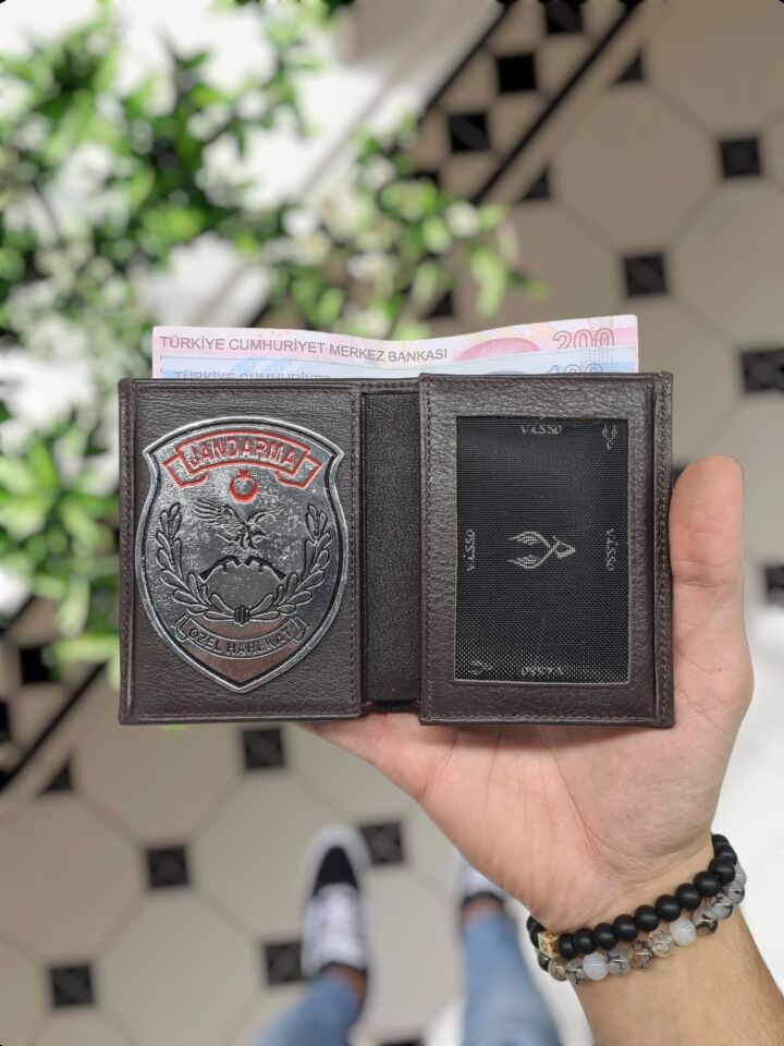 VİSSO 1131 JÖH Rozetli HAKİKİ ORJİNAL DERİ ÇANTA  3 ADET KİMLİK KART GÖZLÜ KADIN ERKEK CÜZDAN JANDARMA ÖZEL HAREKAT  METAL  ROZETLİ kahverengi