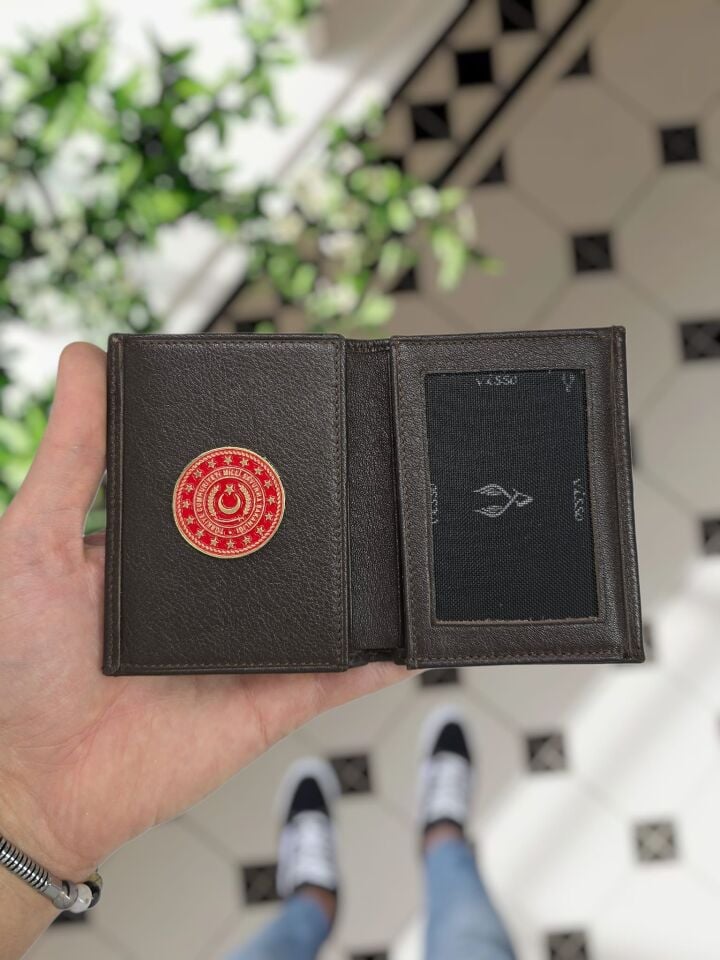 VİSSO 1131 Milli Savunma Rozetli HAKİKİ ORJİNAL DERİ ÇANTA  3 ADET KİMLİK KART GÖZLÜ FERMUARLI KADIN ERKEK CÜZDAN METAL ROZETLİ Kahverengi