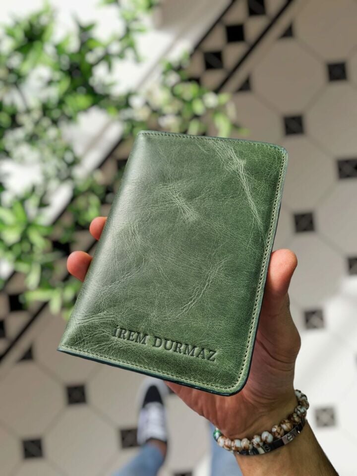 VİSSO 911 HAKİKİ ORJİNAL DERİ ÇANTA KREDİ KART VE KİMLİK HAZNELİ PASAPORTLUK - DERİ PASAPORT KILIFI YEŞİL MATRİX RENK KAMPANYALI