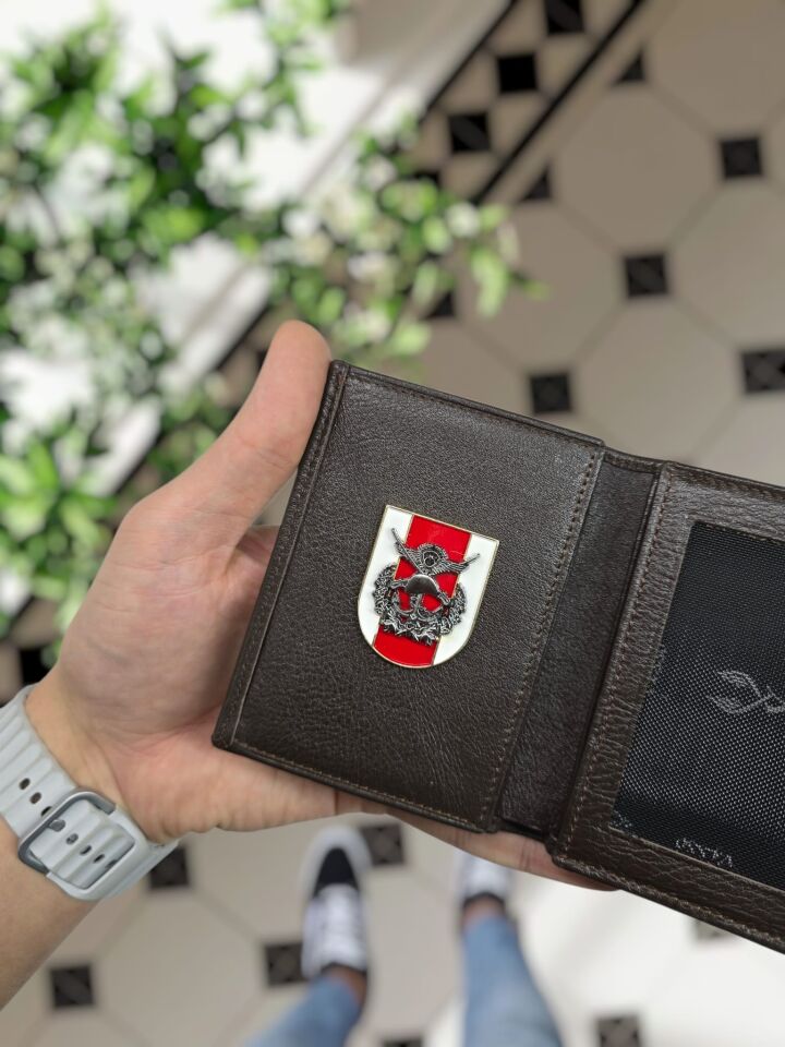VİSSO 1131 TSK Rozetli HAKİKİ ORJİNAL DERİ ÇANTA  3 ADET KİMLİK KART GÖZLÜ FERMUARLI KADIN ERKEK CÜZDAN METAL  Türk Silahlı Kuvvetleri ROZETLİ Kahverengi