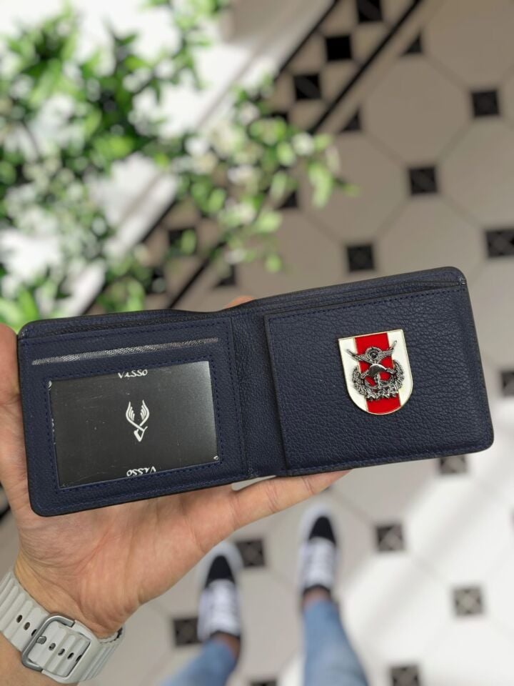 VİSSO 1236 TSK Rozetli HAKİKİ DERİ ÇANTA İSME ÖZEL KAĞIT PARA VE KİMLİK BÖLMELİ ERKEK VE KADIN CÜZDAN Lacivert Renk Türk Silahlı Kuvvetleri Metal Rozetli Deri Cüzdan Siyah Gutty